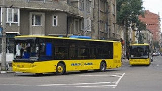 Тролейбуси не курсували годину через пожежу на вул. Устіяновича у Львові