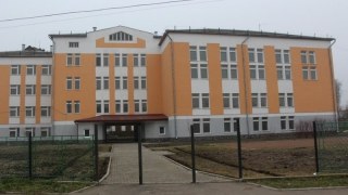 У Дрогобичі відновили вікна у п'яти школах, які постраждали через ракетні удари