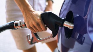 Бензин в Україні майже на 25% дорожчий, аніж у США