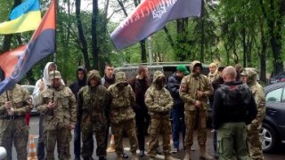 Правий сектор у Львові засуджує дії Порошенка