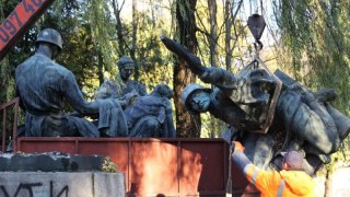 З Пагорба Слави демонтували радянські скульптури