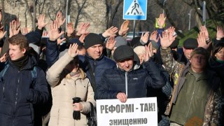 Під Львівською облрадою мітингували проти знищення лісів