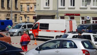 Поліція перекрила рух транспорту біля Forum Lviv через повідомлення про вибухівку в автомобілі
