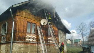 На Львівщині чоловік отримав опіки голови під час пожежі