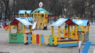 У Львові заборонили забудовувати дитячі майданчики