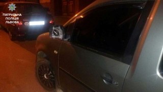 У Львові затримали хулігана, який за ніч пошкодив три автівки