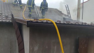 У Яворові вогонь знищив частину даху житлового будинку