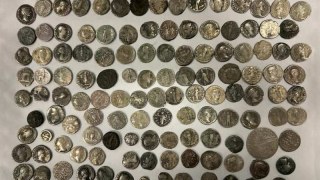 У Смільниці затримали естонця, який намагався вивезти з України колекцію старовинних монет