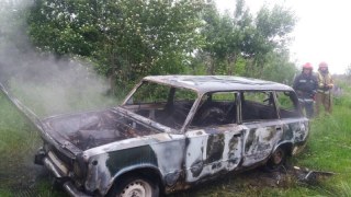 На Пустомитівщині у пожежі вщент згорів ВАЗ