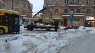 У Львові змінили рух чотирьох тролейбусів через припарковані авто