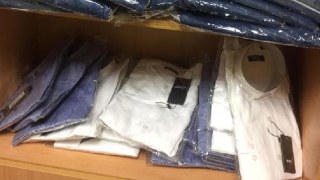 У львівському аеропорту житель Хмельницького хотів перевезти контрабанду брендового одягу