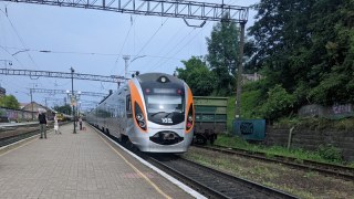 Поїзд Львів – Рахів тимчасово не курсуватиме впродовж декількох днів у жовтні та листопаді