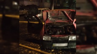 У Львові вщент згоріли дві іномарки