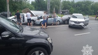 На перехресті Стрийська-Наукова зіткнулись 6 автомобілів