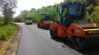 На Львівщині триває ремонт дороги на Стрий