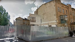 Садовий поставив на паузу будівництво офісу на місці синагоги у центрі Львова