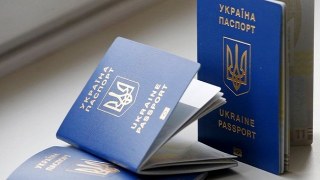 З січня українці швидше отримуватимуватимуть закордонні паспорти