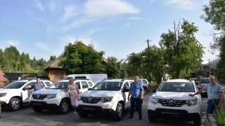 Старости Славської ОТГ їздитимуть на автівках вартістю більше півмільйона гривень