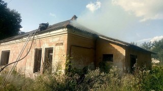 На Миколаївщині горіла будівля колишнього дитячого садка