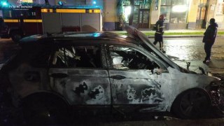У Львові вщент згоріло авто Volkswagen Tiguan