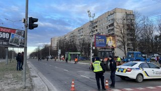 У Львові після ракетного удару відновили рух транспорту по вулиці Науковій
