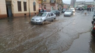 На Львівщині прогнозують сильні зливи та шквали