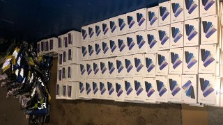 У Рава-Руській митники виявили контрабанду мобільних телефонів Xiaomi