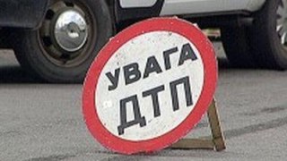 У Львові зіткнулись автомобіль та мотоцикл: жінка-пасажир травмувалася
