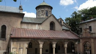 Реставрація дерев’яного вівтаря «Голгофа» у Львові завершена