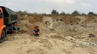 На території Мостиської ОТГ виявили незаконний видобуток піску
