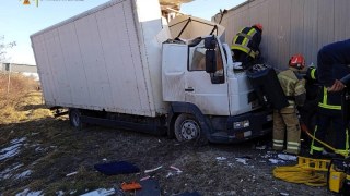 На Золочівщині у ДТП потрапили дві вантажівки: є травмований