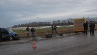 На Львівщині водій зіткнувся зі шкільним автобусом та загинув