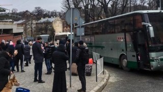 Поляки евакуюють своїх громадян зі Львова