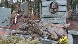 На Личаківському цвинтарі відреставрують 26 надгробків