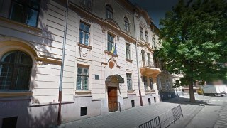 Польську школу в Львові закидали ймовірним камінням