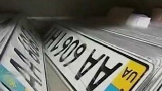У Львові спіймали двох крадіїв номерних знаків авто