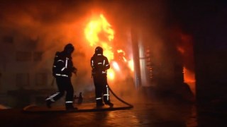 Більше 30 рятувальників гасили пожежу в будівлі шиномонтажу у Львові