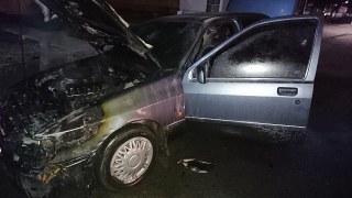 Вночі у Львові згоріли дві автівки