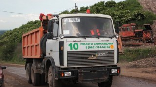 Львспецкомунтранс незаконно скидав сміття на Рівненщині