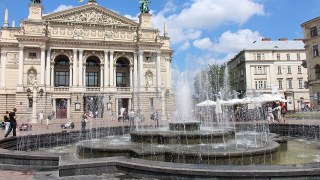 Львівська міськрада уклала договір з підрядником на заміну фонтану біля Оперного