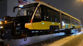 Другий п'ятисекційний трамвай поставили на рейки у Львові