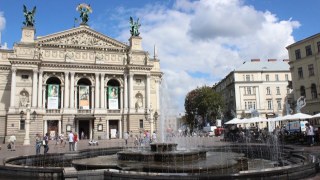 У Львові планують взятися до оновлення площі перед Оперним театром та до "сухого" фонтану