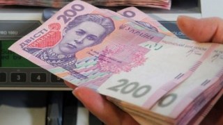 Уряд передбачає підвищення зарплати до 7000 гривень