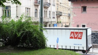 АВЕ Львів продовжує перевантажувати сміття на вулиці Північній майже два місяці