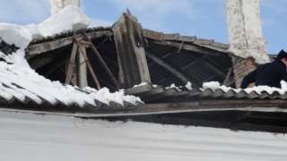 Сніг зруйнував дах школи на Львівщині