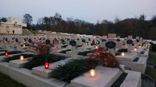 На Личаківському кладовищі затримали трьох поляків