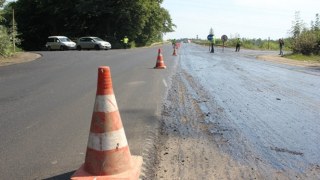 На Львівщині триває ямковий ремонт доріг