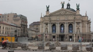 Сухий фонтан біля Оперного театру відкриють до виборів