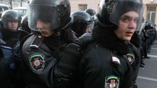 Силовики, які оточили центр Києва, не збираються "зачищати" Євромайдан, – міліція