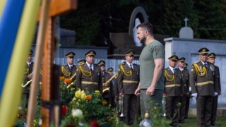 Зеленський нагородив у Львові поранених військовослужбовців